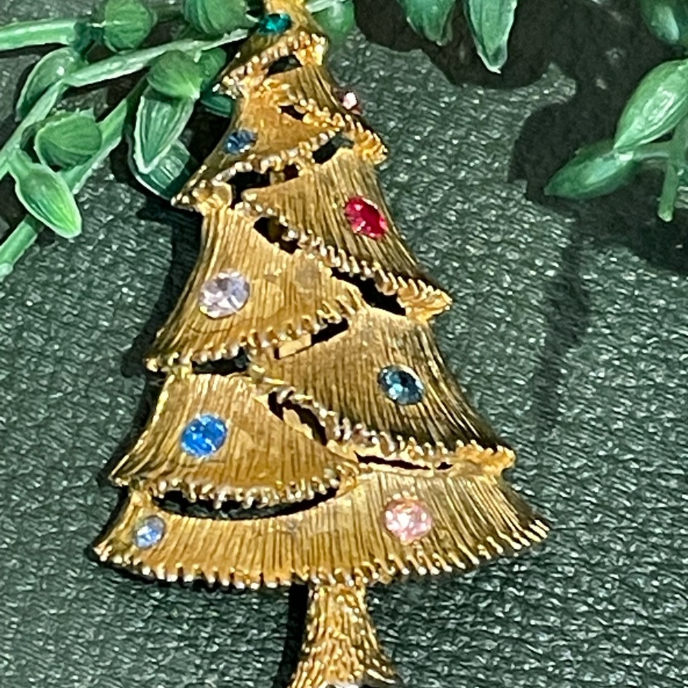 Vintage Christmas tree pin - Picture 6 of 8